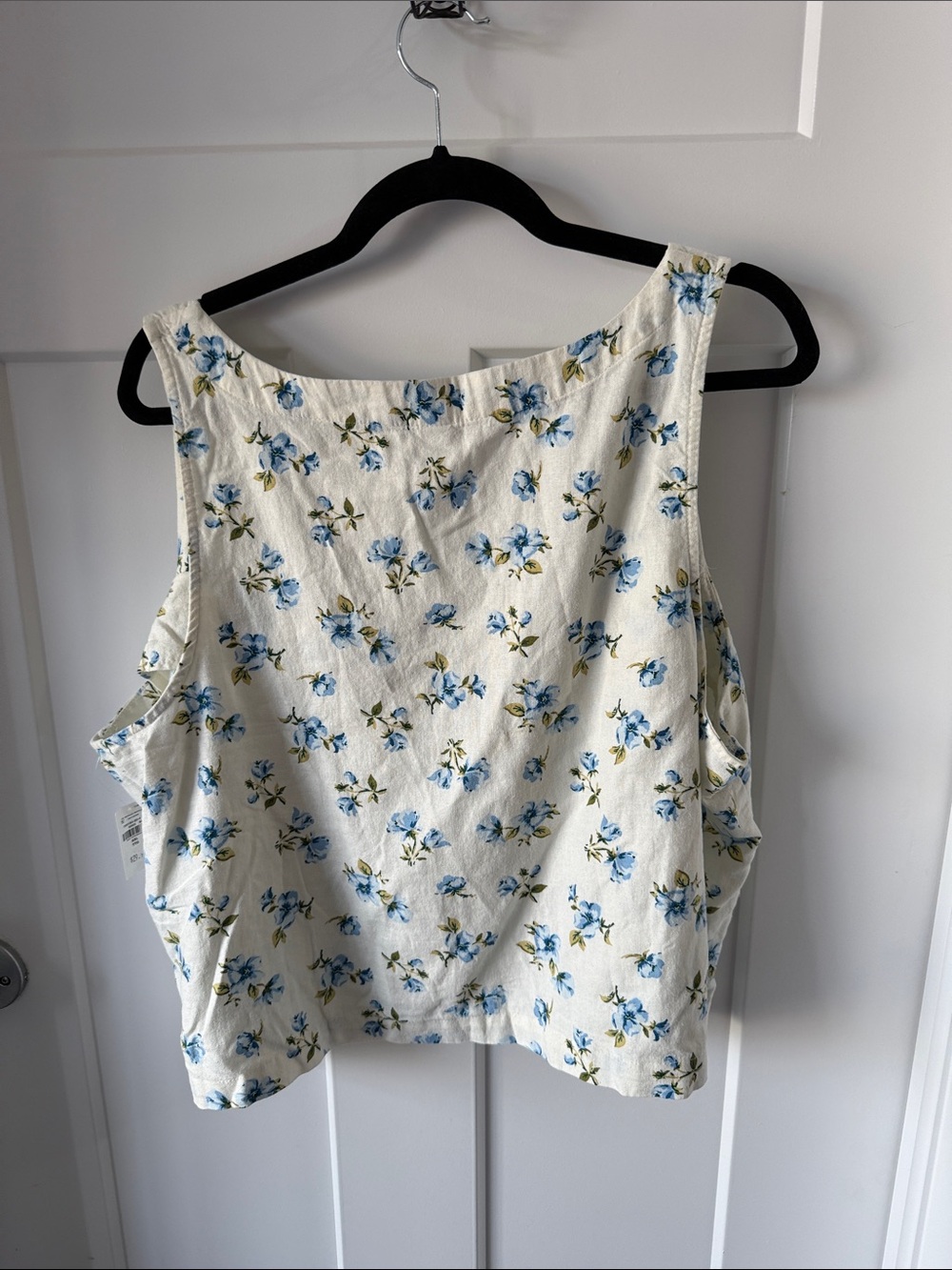 Old Navy White Tank Top with Blue Floral Print - Picture 4 of 4